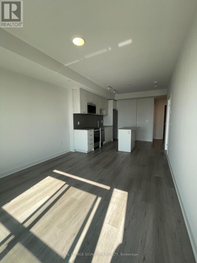 Photo du bâtiment - 40 Lagerfeld Dr