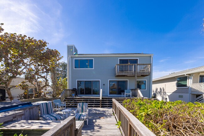 Building Photo - 5747S - Large Oceanfront Deck & Cabana