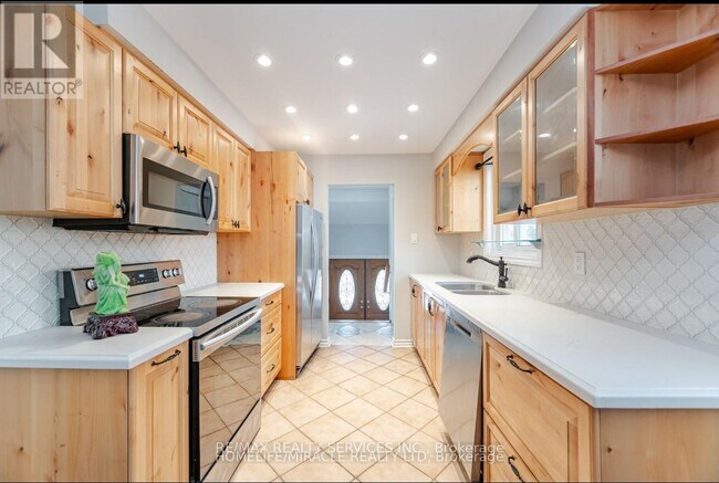 Building Photo - 35 Bay Crest Dr