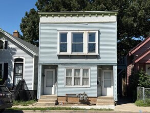 Building Photo - 916 W Greenfield Ave