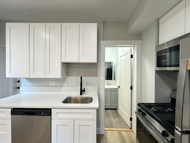 Foto del edificio - 3729 N Kenmore Ave