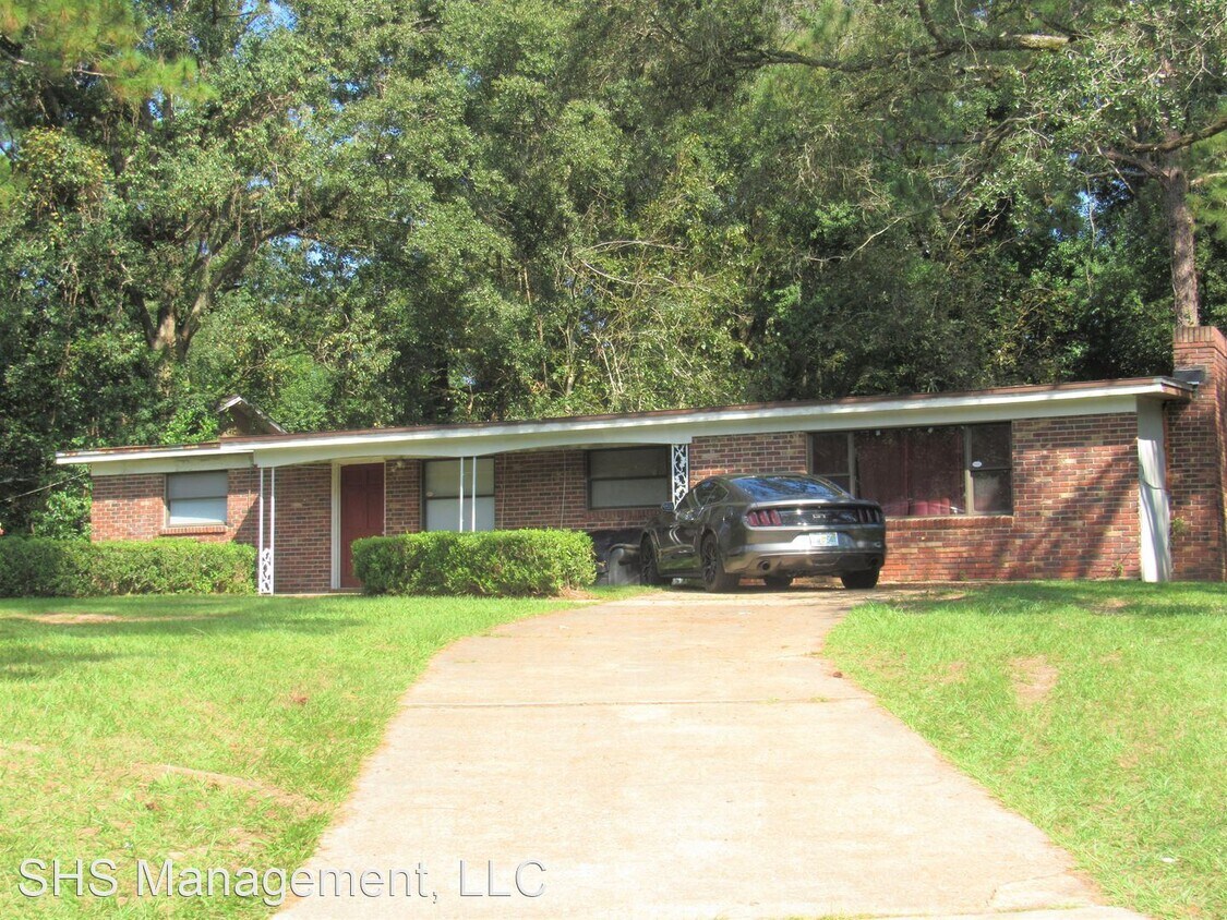 Primary Photo - 4 br, 2 bath House - 211 North Lipona