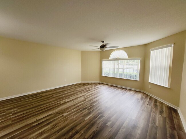 Building Photo - Spacious 3/2 condo near Disney!