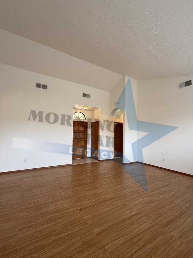 Foto del edificio - Move-in Special! Charming Home with Mountain Views!