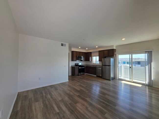 Interior Photo - Mariners Landing