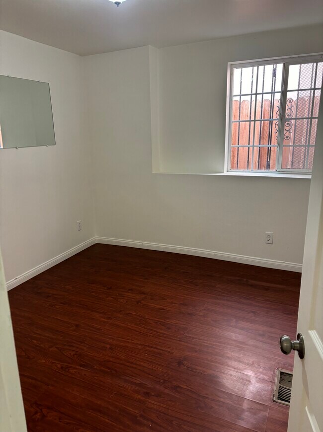 Foto del edificio - 441 N Mountain View Ave