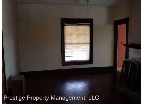 Building Photo - 310 S Elm St