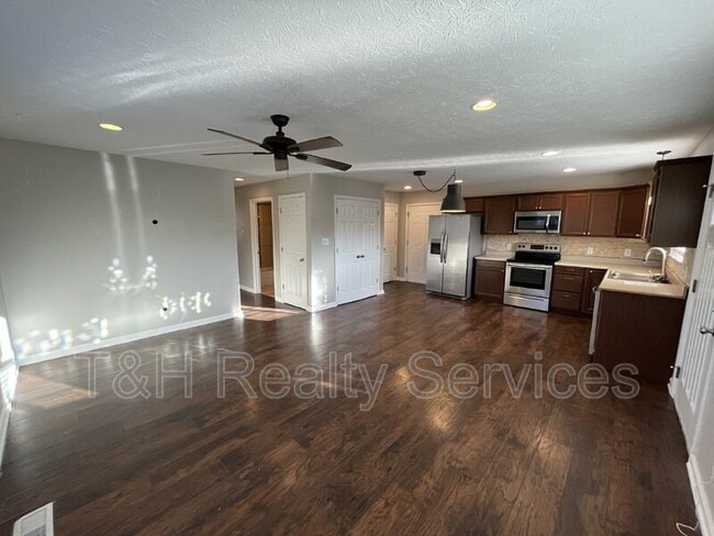 Building Photo - 333 N 7th Ave