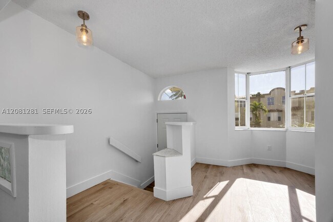 Foto del edificio - 390 NW 86th Ct