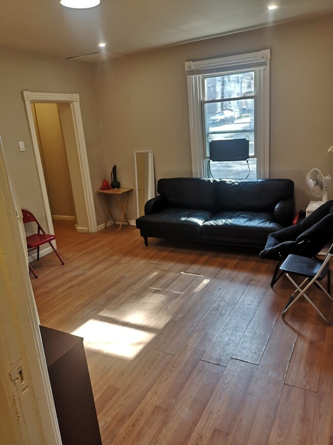 Foto del edificio - 517 E Morton St