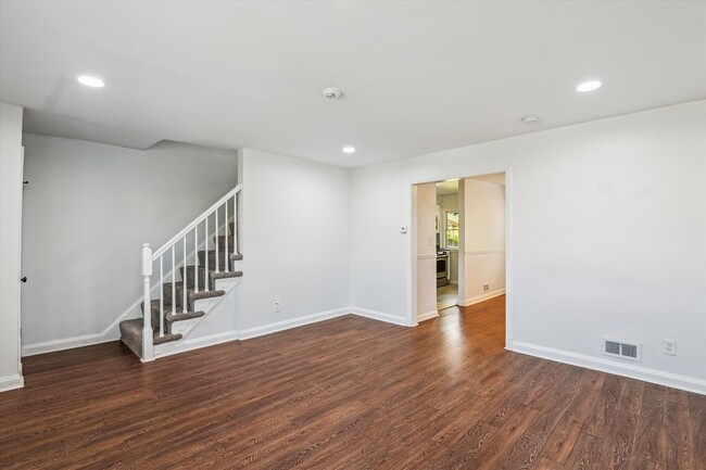 Building Photo - 3627 Elmora Ave