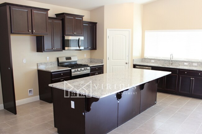 Foto del edificio - 5901 Blue Spruce Ave