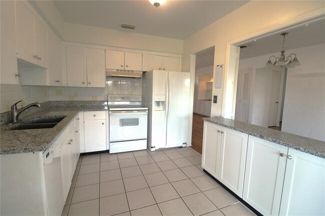 Building Photo - 552 Sheridan Dr