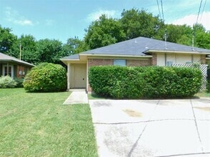 Building Photo - 3305 Gardenview Cir
