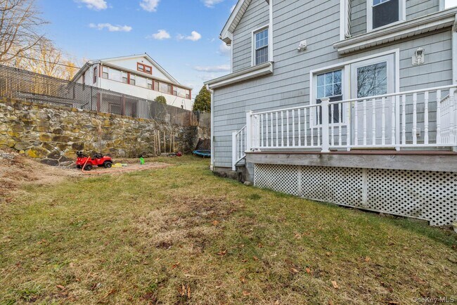 Foto del edificio - 983 Warren Ave