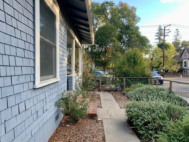 Building Photo - 136 Orange St