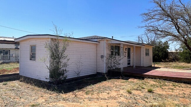 Foto del edificio - Cozy 3-Bedroom Home with Spacious Front Porch – Perfect for Small Families!