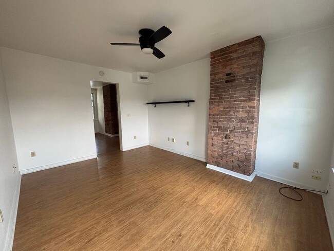 Building Photo - 3037 Pulawski Wy