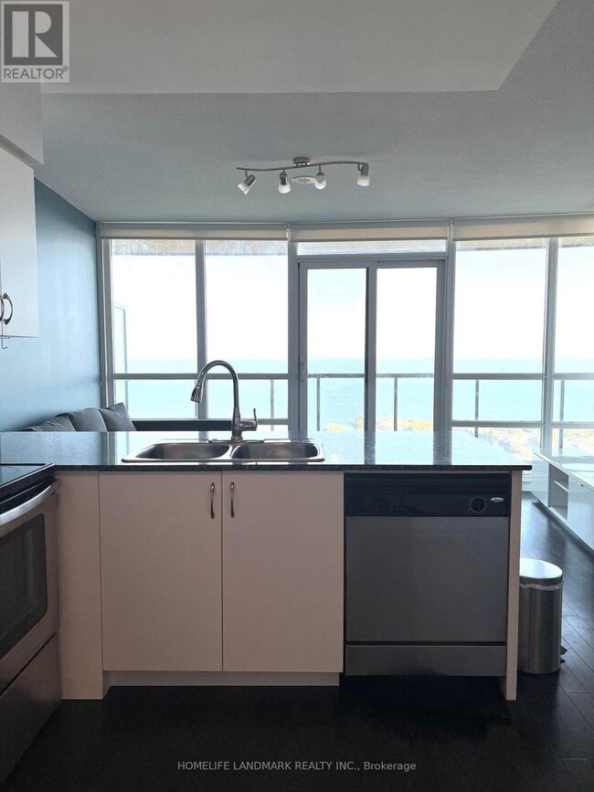 Building Photo - 2230 Lake Shore Blvd W