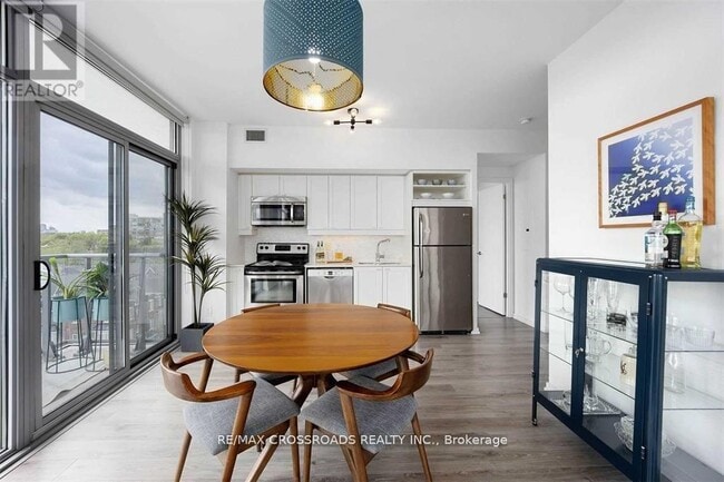 Building Photo - 105 The Queensway