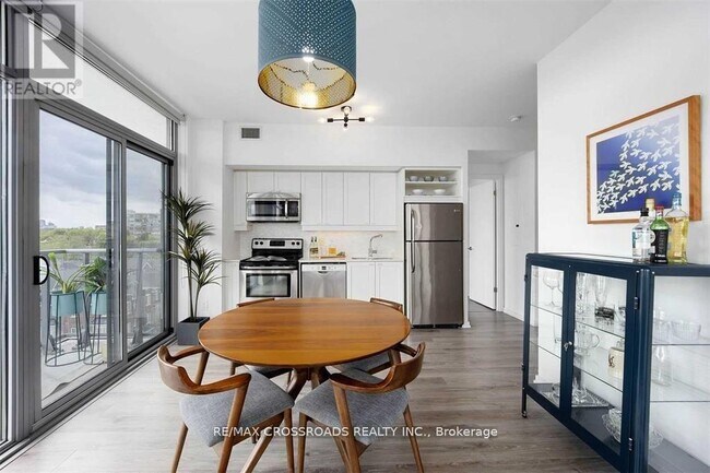 Photo du bâtiment - 105 The Queensway