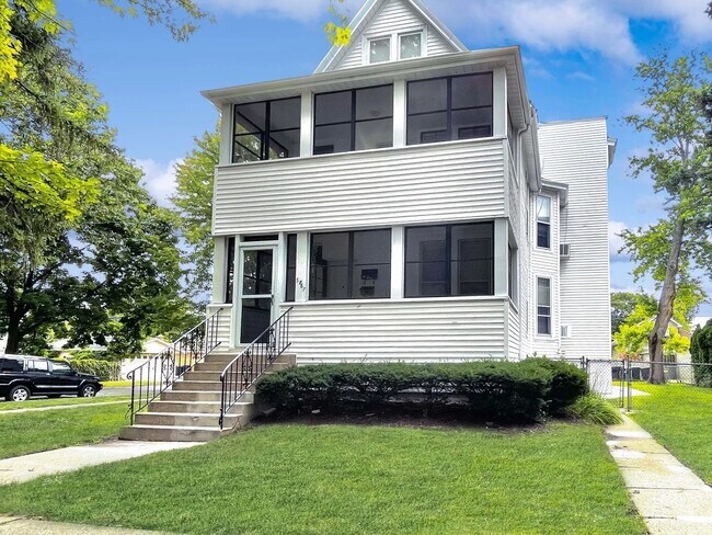 Foto del edificio - 6867 N Ottawa Ave