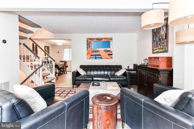 Foto del edificio - 6250 Hillside Rd