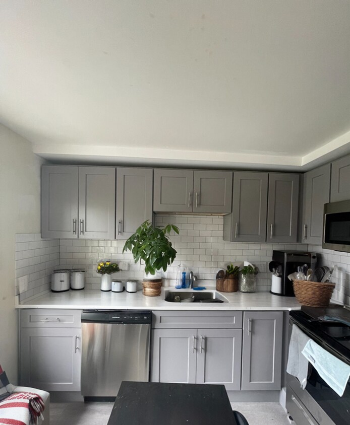 Primary Photo - Beautiful 2 Bed Right in Jeffries Point