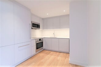 Building Photo - 4555 Av. Bonavista