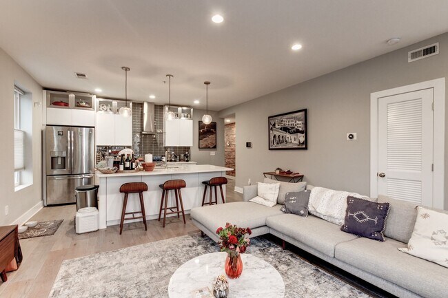 Foto del edificio - Stunning premium corner Townhome condo in ...