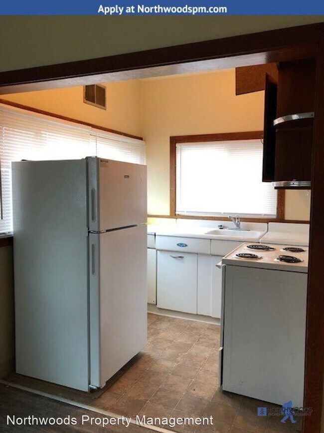 Building Photo - Studio, 1 bath House - 307 N Ivy Unit 2