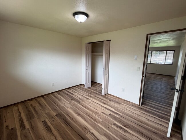 Foto del edificio - 2 Bedroom 1 Bath 3plex