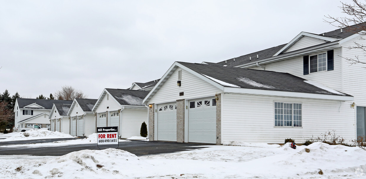 Primary Photo - Badgerland Apartments