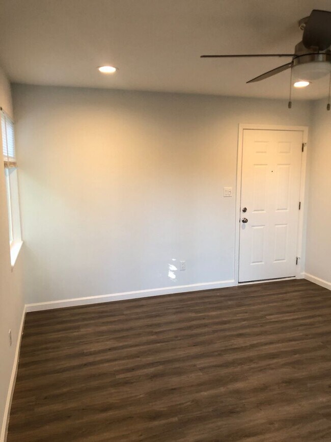 Foto del edificio - Must See Spacious Studio Apartment