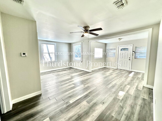 Foto del edificio - 416 Demper Dr