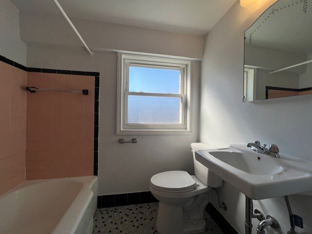 Foto del edificio - 7327 N Rogers Ave