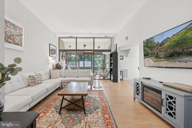 Foto del edificio - 1639 Parkcrest Cir