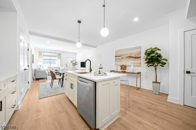 Photo - 20 Encampment Court House