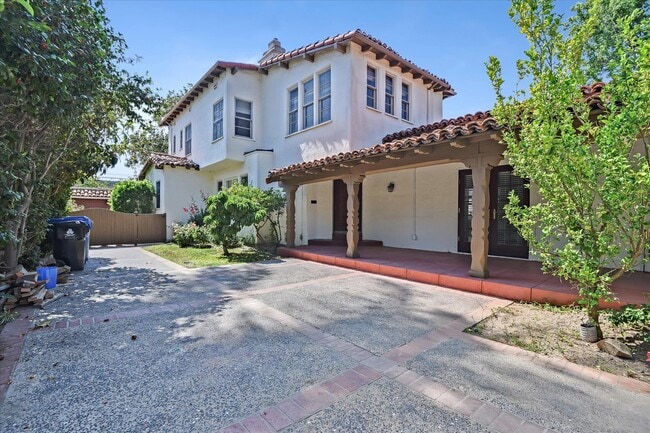 Building Photo - 157 S Fuller Ave