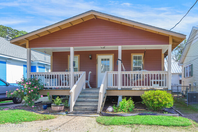 Building Photo - 305 General Mouton Ave
