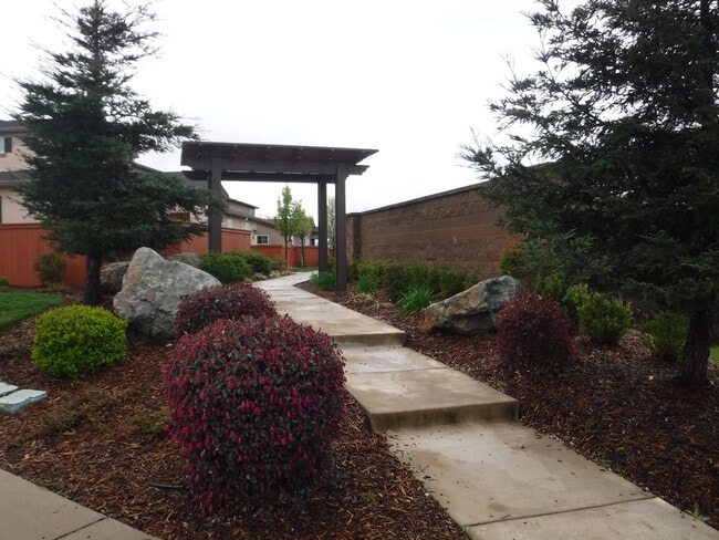 Foto del edificio - Great 4 Bedroom Condo With Upgrades! Highland Park Subdivision