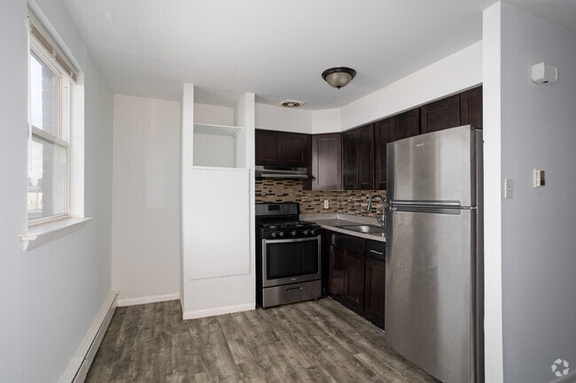 2BR, 1BA - 1,032SF - Kitchen - Longshore Apartments