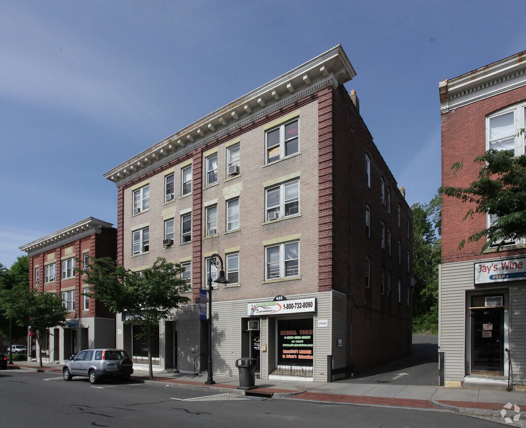 421425 N Main St, Bristol, CT 06010 Apartments in Bristol, CT