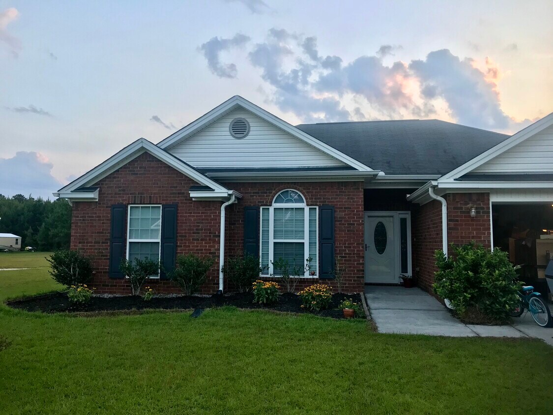 Foto principal - 110 Creekside Cir