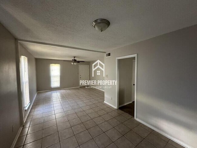 Building Photo - 2277 Eveningview Dr