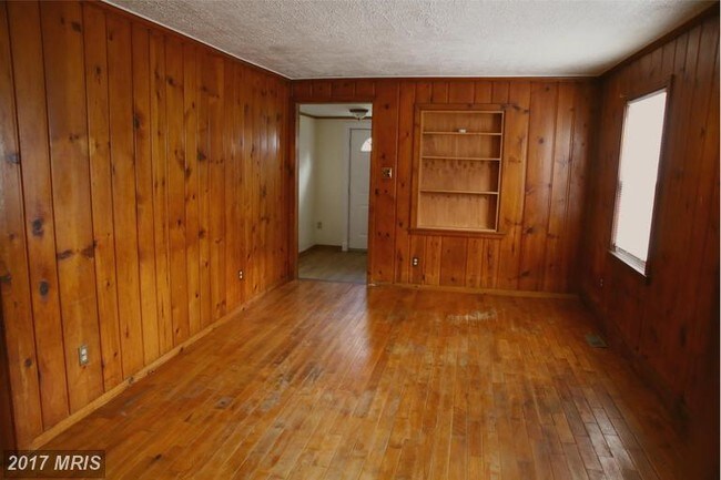 Building Photo - 301 Lakeview Ave