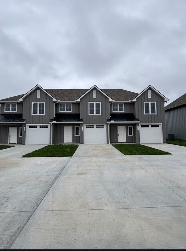 Building Photo - 77 SE 361st Rd