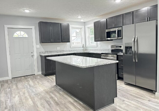 Building Photo - Remodeled 3 Bedroom House