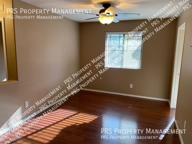 Building Photo - Just Listed !!