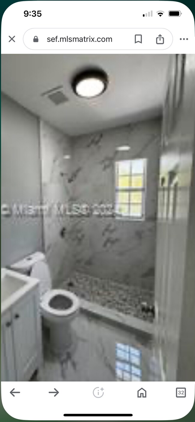 Foto del edificio - 335 E 14th St